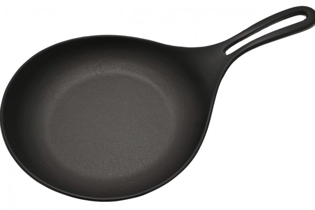 iwachu-cast-iron-omelette-skillet